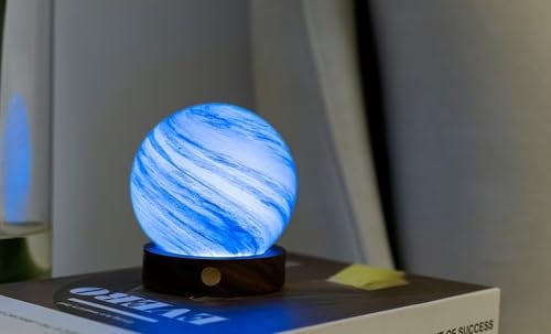 Gingko Design AstraGlass Mini Lampe - Polarwolke | mundgeblasenes Glas | RGB & warme LED | Touch-Steuerung | wiederaufladbar | Walnusssockel | 15-Stunden-Akku