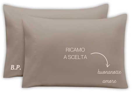 MAYRA Coppia di Federe Personalizzate | Copri Cuscino in 100% Cotone di Alta Qualità | Personalizzabili con Ricamo Nome, Iniziali, Logo, Hotel | Made in Italy | Idea Regalo (Tortora)