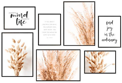 Hyggelig Home Premium Poster Set - 7 harmonische Pampasgras Bilder - Gräser beige Pflanzen Blumen Gras Deko für Flur Wohnzimmer Schlafzimmer - mit Rahmen weiß