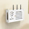 DAZZLEEX Rack per router wireless, multifunzionale in plastica da appendere, presa per cavo di alimentazione, per soggiorno, scatola portaoggetti WiFi a parete, B