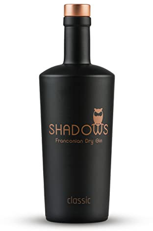 SHADOWS Franconian Dry Gin classic – handcrafted Premium Gin mit fruchtig-würzigem Geschmack – kleine fränkische Destillerie – aromatischer Gin für Genießer – 500ml