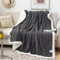QOFLY Decke Sofa Kuscheldecke Grau - 150x200 cm Warm Sherpa Sofaüberwurf Decke, Dicke Sofadecke Couchdecke, XL Flauschige Wohndecke für Couch winterdecke