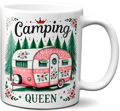 Tassenking Camping Queen Tasse mit Wohnwagen Motiv - Keramiktasse 320 ml - Geschenk für Camper - Kaffeetasse mit Wald Design - Weiß