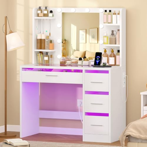 TEENFON Schminktisch mit Spiegel und Beleuchtung, 3 Farben Beleuchtung, einstellbare Helligkeit, Schminktisch mit Steckdosen und Glasplatte, RGB, 4 Schubladen, 4 Regale, 5 Haken, weiß