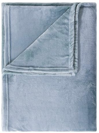 BUTLERS Fleecedecke - Lazy Days - Kuscheldecke | Farbe Blau - 150x200 cm - Wohndecke für Wohnzimmer & Schlafzimmer - Tagesdecke für Gemütlichkeit & Komfort