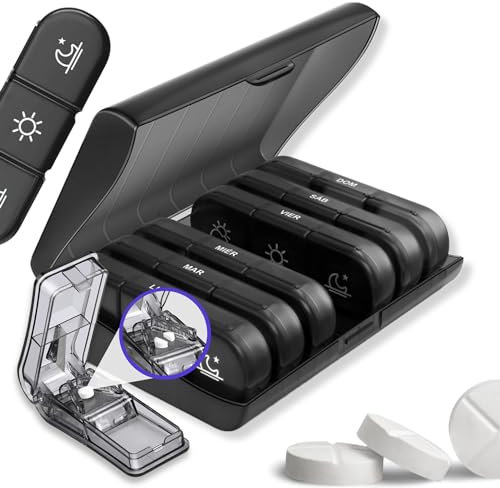 TORMENTUM 22® Pack Pastillero Semanal 3 Tomas y Cortador De Pastillas - Pastillero Semanal - Triturador De Pastillas - Pastillero Diario 7 Dias En Español - Pastillero Pequeño (Negro)