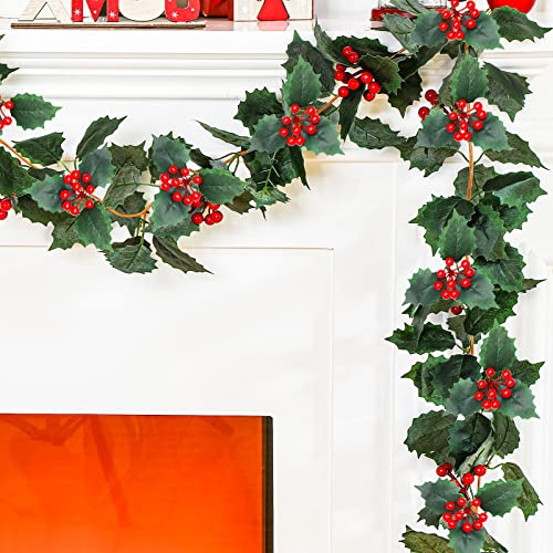 Xinnun 1 Pcs Christmas Holly Garland with Berries Artificial Garland Indoor Outdoor Decoration Rustic Greenery Hanging for Holiday Decoration Mantel Table Christmas Party (5.5 Feet)