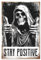 GLOBLELAND Bleib Positiv Lustiges Skelett Gibt Daumen Hoch Metall Blechschild Positives Todesblechschild 12x8 Zoll Kunsttafel Poster Wanddekoration Für Zuhause Büro Bar Club Kneipe