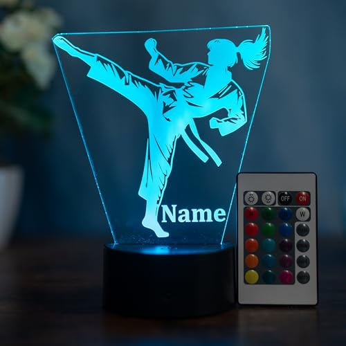 Optechvisual LED Acrylglas Lampe Karate Mädchen personalisiert – 3D Optik Nachtlicht mit Wunschname & Farbwechsel – Kampfsport Deko – Acrylglas Made in Germany