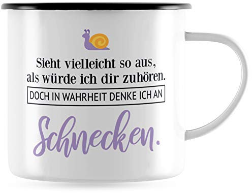 JUNIWORDS Emaille-Tasse, Sieht vielleicht so aus, als würde ich dir zuhören. Doch in Wahrheit denke ich an Schnecken (1001511), Schwarzer Tassenrand