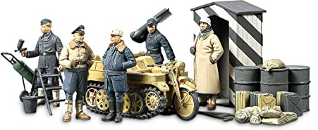 TAMIYA 32412-000 32412-0.075 German Figure Set Luftw.(5) Wint.m. Kkrad, Model Building, Plastic Kit, Crafts, Hobby, Gluing, Plastic Kit, Unpainted