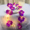 Künstliche Orchideengirlande mit 20 LEDs Lichterkette Batteriebetrieben 2 m Schmetterlingsorchideenranke Künstliche Blumengirlande Lichterkette für Schlafzimmer,Tischdekoration (Lila Orchidee)