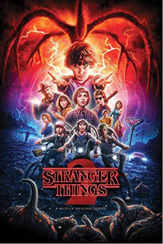 Stranger Things Poster Season 2 Collage (61cm x 91,5cm) + 2 St. Schwarze Posterleisten mit Aufhängung