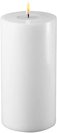 LED Kerze Deluxe Homeart, Indoor LED-Kerze mit realistischer Flamme auf einem Echtwachsspiegel, warmweißes Licht - Weiß 10 x 20 cm