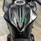 Resin Bike Adesivi Moto Compatibile con Kawasaki Z650 2024. Protezioni Paraserbatoio da Urti e Graffi. Adesivi Resinati con Effetto 3D Made in Italy
