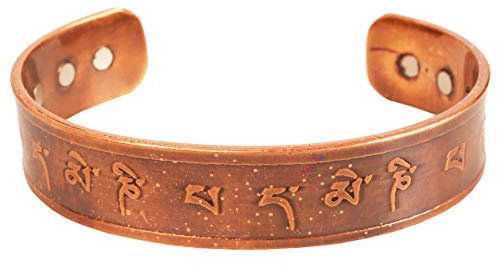 Touchstone fabriqué à la main par des artisans indiens. Bracelet magnétique en cuivre pur de haute qualité avec inscription du mantra tibétain Om Mani Padme Hom et médiation des chakras de la paix.