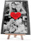 wandmotiv24 Schiefertafel Beste Mama, Personalisiert mit Ihren Fotos, Aufstellschild 2 Schwarz-Weiß-Bilder inkl. Spruch & Herz, Holz-Staffelei, Hochformat 20x30cm, Natur Schieferplatte, Foto-Geschenk