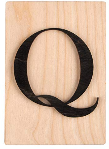 Rayher Holz Buchstabe Q, FSC Mix Credit, Holzfliese 10,5x14,8cm, 3D-Buchstabe Q in schwarz, 3mm starker Holzbuchstabe auf 4mm starker Holzfliese, 63108576