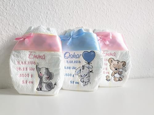 Personalisierte Windel mit Geburtsdaten, Stickerei-Motiv und Schleife, hellblau oder rosa