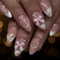 Calkkrer 24 pièces de taille moyenne en forme d'amande Press On Nails, French Ongles A Coller, Faux Ongles Roses Avec Boucle Fleur 3D, Faux Ongles Pointes,Ongles Artificiels