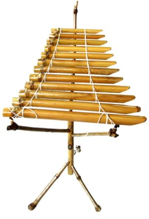 Colcolo T' Rung, ein traditionelles vietnamesisches Musikinstrument, Xylophon, Schlaginstrument für Aufführungen, und Erwachsene