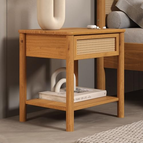 IDIMEX Nachtkommode CEFIRA mit Schublade und Ablagefach, Eiche Finish - Nachttisch aus Massivholz, Nachtschrank mit Rattan, Kleine Kommode ideal für das Schlafzimmer