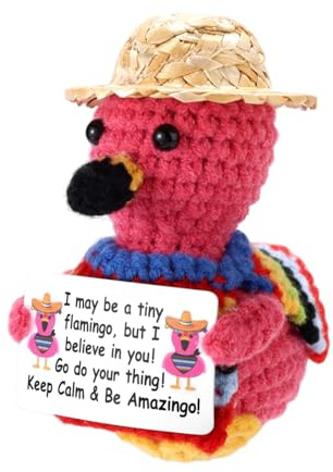 TOYMIS Flamingo Häkeln, Handgemachte Gehäkelte Positiver Flamingo Puppe Süßes Stricktier Trägt Strohhut mit Aufmunternder Karte für Frauen und Männer Schreibtischdekoration