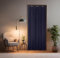 tinycurtains, Türvorhang mit Vorhangstange & Magneten zum Abdichten, einfache Montage ohne Bohren in 1 Min (195 x 150 cm blau + Stange Silber 55-90 cm + 6 Magnete)