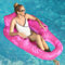 SLOOSH Matelas Gonflable Premium pour Adultes, Transat de Piscine en Tissu avec Porte-Gobelets et Dossier Réclinable pour Fêtes Estivales (Rose)