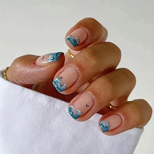 AKOFIC 24 Stück Press on Nails Kurz, French Ballerina Acryl Künstliche Nägel, Nägel Zum Aufkleben mit Jelly Nagelkleber, Fake Nails für Frauen Mädchen (Ripple Blauer Nude)
