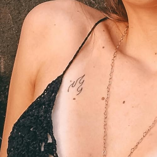 Faux Tatouage FEU - Temporalis® | Tatouage Ephemere Femme et Homme – Cosmétique Certifié UE, Encre Vegan & Waterproof – Dure 1 à 2 semaines [ Tattoo Flamme minimaliste ]