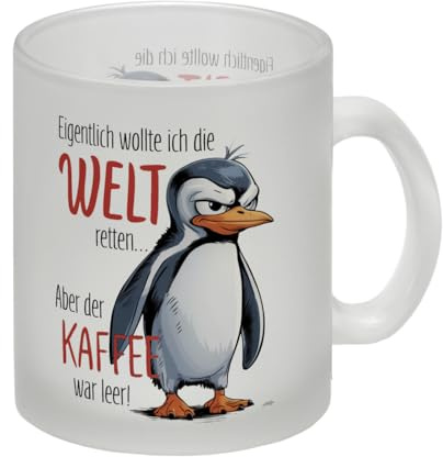 Cartoon-Pinguin Welt retten Kaffee leer Glas Tasse Mürrischer Cartoon-Pinguin mit witzigem Text rettet Welt auf weißem Glas Tasse für Humor-Liebhaber