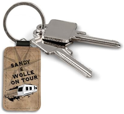 DRUC KLAUS Schlüsselanhänger Wohnwagen mit Namen personalisiert. Idealer Reisebegleiter für Camper und Campingliebhaber. Individuelle Geschenkidee für Camper.