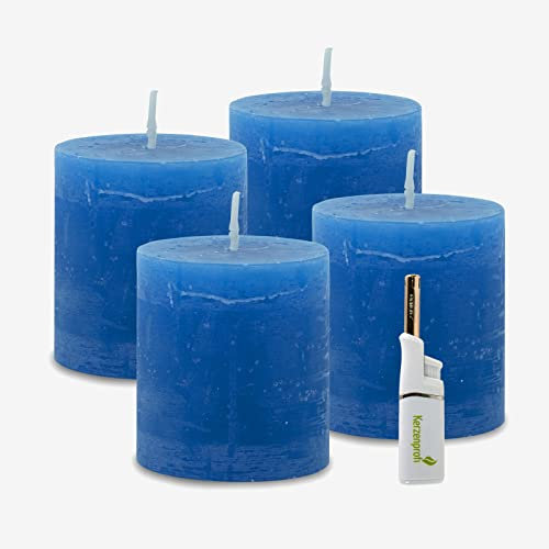 DecoLite: 4 x Rustik Polar-Stumpenkerzen 75/68 mm. Brenndauer ca. 28 Stunden. inkl. Kerzenprofi Stabfeuerzeug - Deutscher Markenhersteller - RAL Zertifiziert (delft)