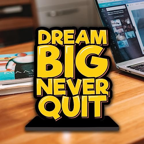 pnf® Schaustück aus Holz als Tischdekoration für Schreibtisch, Heimdekoration, Wohnzimmer, Schlafzimmer, Holzschaustücke, dekoratives Geschenk (Holz, 15,2 x 15,2 cm, mehrfarbig) (Dream Big Never Quit)