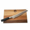 Kai Wasabi Black Angebotsset | Wasabi Brotmesser, 23 cm Klinge mit Wellenschliff + handgefertigtes Fassholzbrett 30x18 cm