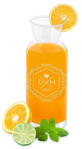 Maverton Wasserkrug mit Gravur 1260 ml - Karaffe für Getränke - Wasserkanne aus Klarglas - Glaskanne für Paare - für Brautpaare - zum Hochzeitstag - zur Hochzeit - Ornament