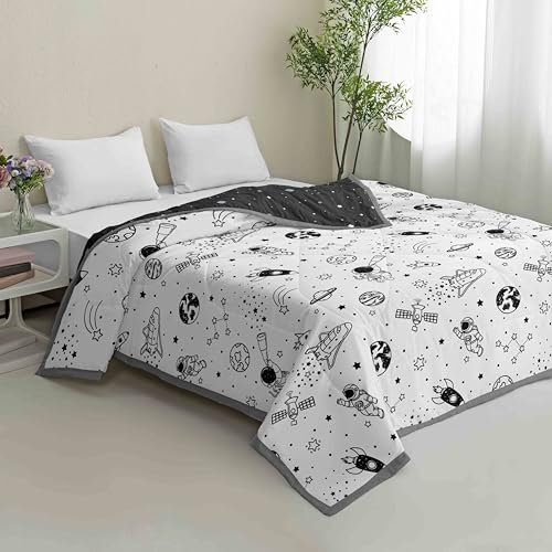 Hiseng Trapuntato Copriletto Primaverile Estivo, Mezza Stagione Trapunta Singolo, Copriletto Microfibra Trapunta, Goffrato Coperta per Matrimoniale (Astronave,135x200cm)