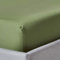 HOMESCAPES Extra hohes Spannbettlaken Bio-Baumwolle 180x200 cm moosgrün, Satin Bettlaken mit Gummizug, Fadendichte 400
