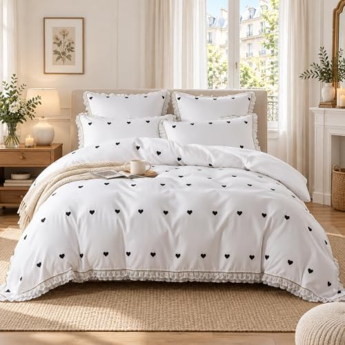 DJDEA Bettbezug, weich und bequem, Mikrofaser, 220 x 240 cm, weiß, Herzmotiv, schwarz, mit Spitzenbordüre mit Rüschen, Bettwäsche für Doppelbett mit 2 Kissenbezügen, 65 x 65 cm
