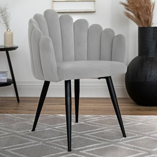 Qiyano Sessel Samtiger Stuhl mit Armlehne in Muschel-Form Glamour für Schminktisch Wohnzimmer oder Esszimmer Designer Thron-Stuhl Samt, Farbe: Hellgrau-Grau