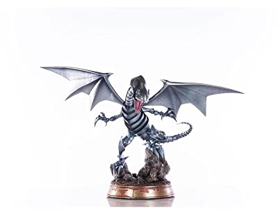 Dark Horse Yu-Gi-Oh! Blue Eyes White Dragon Silver Variant 14 Statue Standard