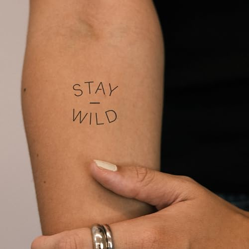 Inkster® Stay Wild Rund Tattoo | Temporäres Tattoo mit EU-Kosmetikzertifizierung | wasserfest + vegan | revolutionäres 2-Wochen-Tattoo | Fake Tattoos und Klebetattoos für Erwachsene