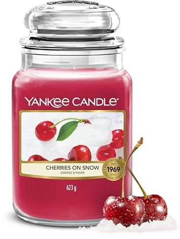 Yankee Candle Duftkerze | Cherries on Snow Großes Glas | Lange Brenndauer: bis zu 150 Stunden | Perfekte Weihnachtsgeschenke für Frauen