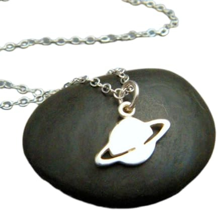 Halskette aus 925er-Sterlingsilber, Motiv: kleiner Planet mit Ring-Anhänger, zierlicher Weltraum, Wissenschaft, Astronomie, Geekery-Schmuck, mit 45,7 cm langer Kette, versilbert, WW_PNK_02702