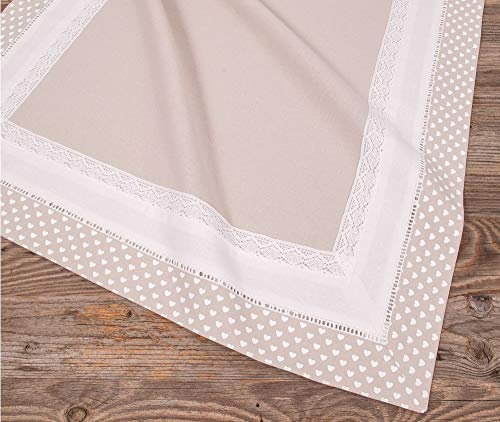 Tischdecke TRAUDL Spitze Bordüre Herz beige - Großes Stoff Tischtuch Landhausstil 70 x 70 cm Tischdeko quadratisch - Waschbare Mitteldecke aus 100 % Baumwolle, als moderne Esstischdeko, Hochzeitsdeko