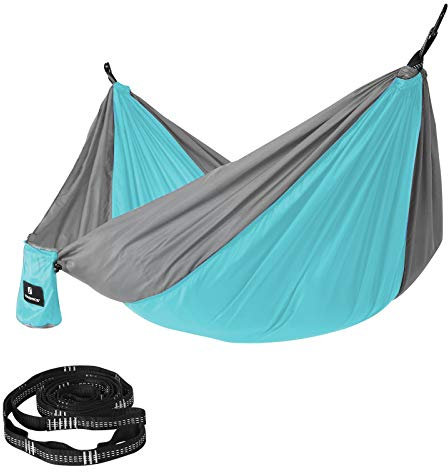 SONGMICS Campinghängematte, 275 x 140 cm, bis 300 kg belastbar, TÜV-getestet, Befestigungsgurte und Karabiner inklusive, leicht, tragbar, schnell trocknend, atmungsaktiv, Outdoor, blau-grau GDC14UG