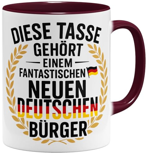 OM3® Einbürgerung Geschenk Kaffee-Tasse Diese Tasse gehört einem fantastischen neuen deutschen Bürger - Keramik Becher - 325ml - Beidseitig Bedruckt - Bordeaux