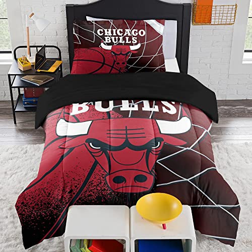 NORTHWEST NBA Chicago Bulls Offiziell lizenziertes Bettdecken-Set - Premium Basketball-Bettwäsche mit Team-Logo - inklusive Kissenbezügen - Fan Schlafzimmer Dekor Twin/Twin XL