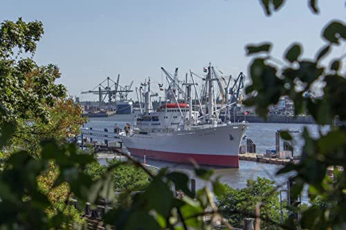 Leinwandbild - Fotomotiv: Die Cap San Diego an den St. Pauli Landungsbrücken im Hamburger Hafen Fotos/Bilder/Wandbilder/Souvenirs, Größen Name: 120 x 80 cm